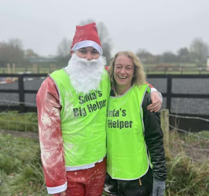 Fairfield College Students Get Festive At 2022 Santa Dash